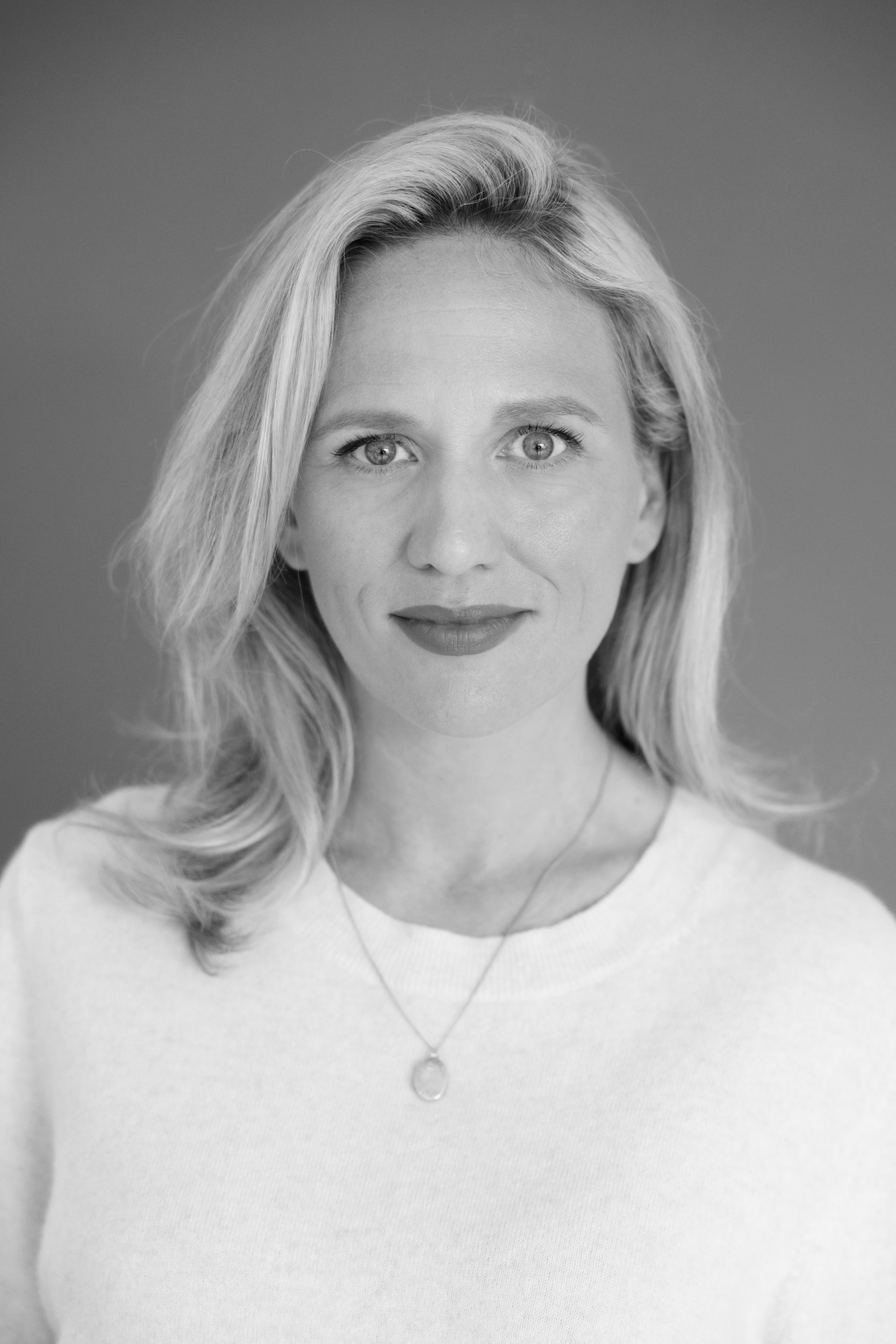 Prof. Dr. Elisa Marie Hoven Prof. Dr. Elisa Marie Hoven